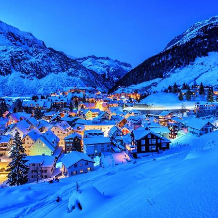 Top Modernes Apartment Im Herzen Von Andermatt Balkon & Bergblick Exterior foto