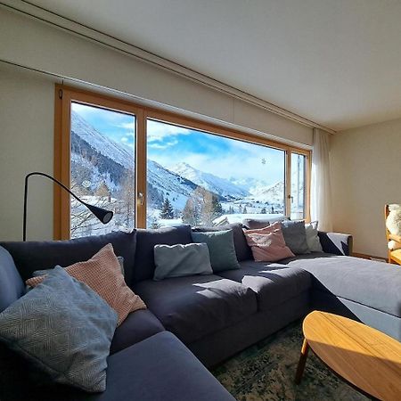 Top Modernes Apartment Im Herzen Von Andermatt Balkon & Bergblick Exterior foto