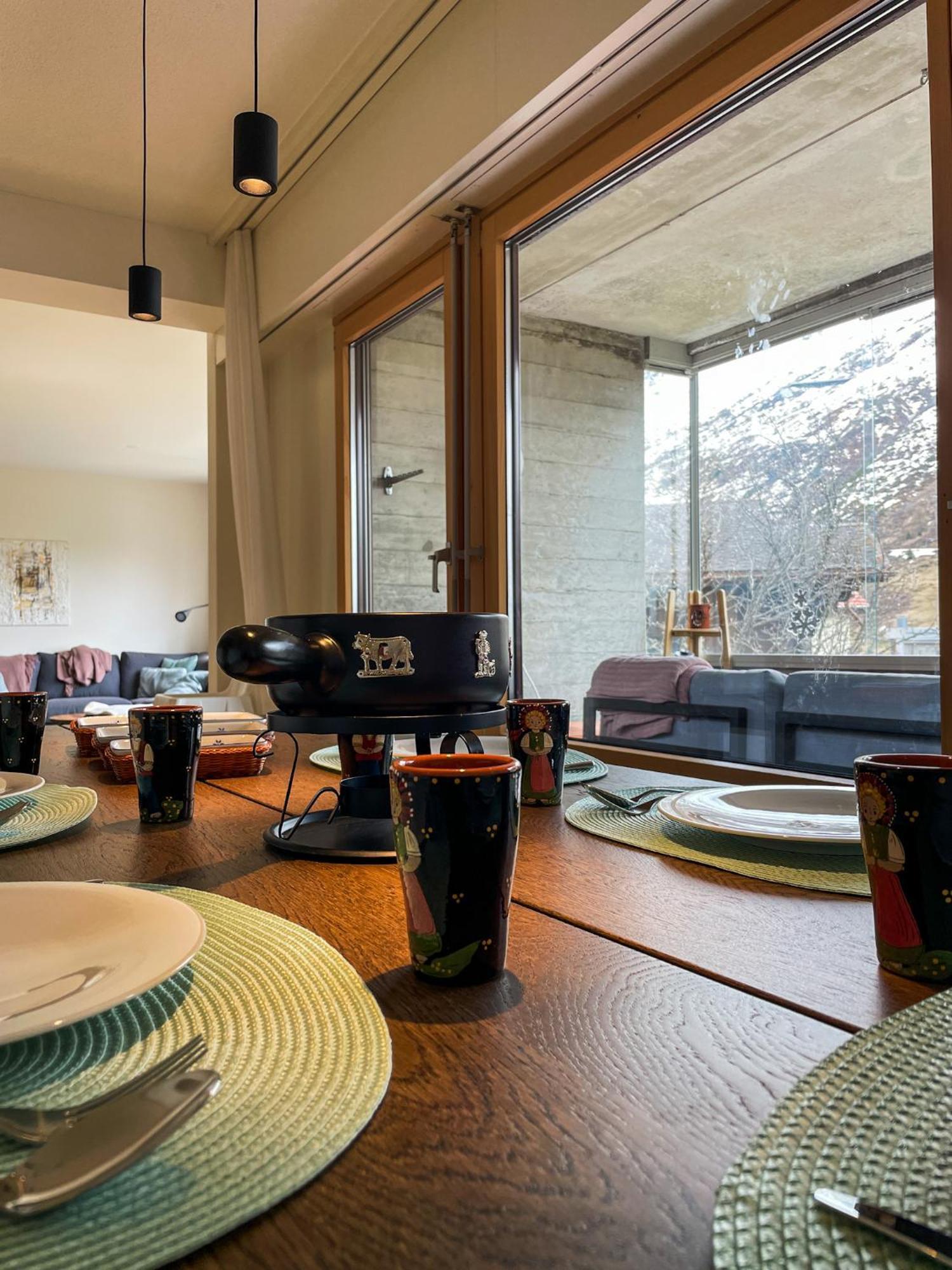 Top Modernes Apartment Im Herzen Von Andermatt Balkon & Bergblick Exterior foto